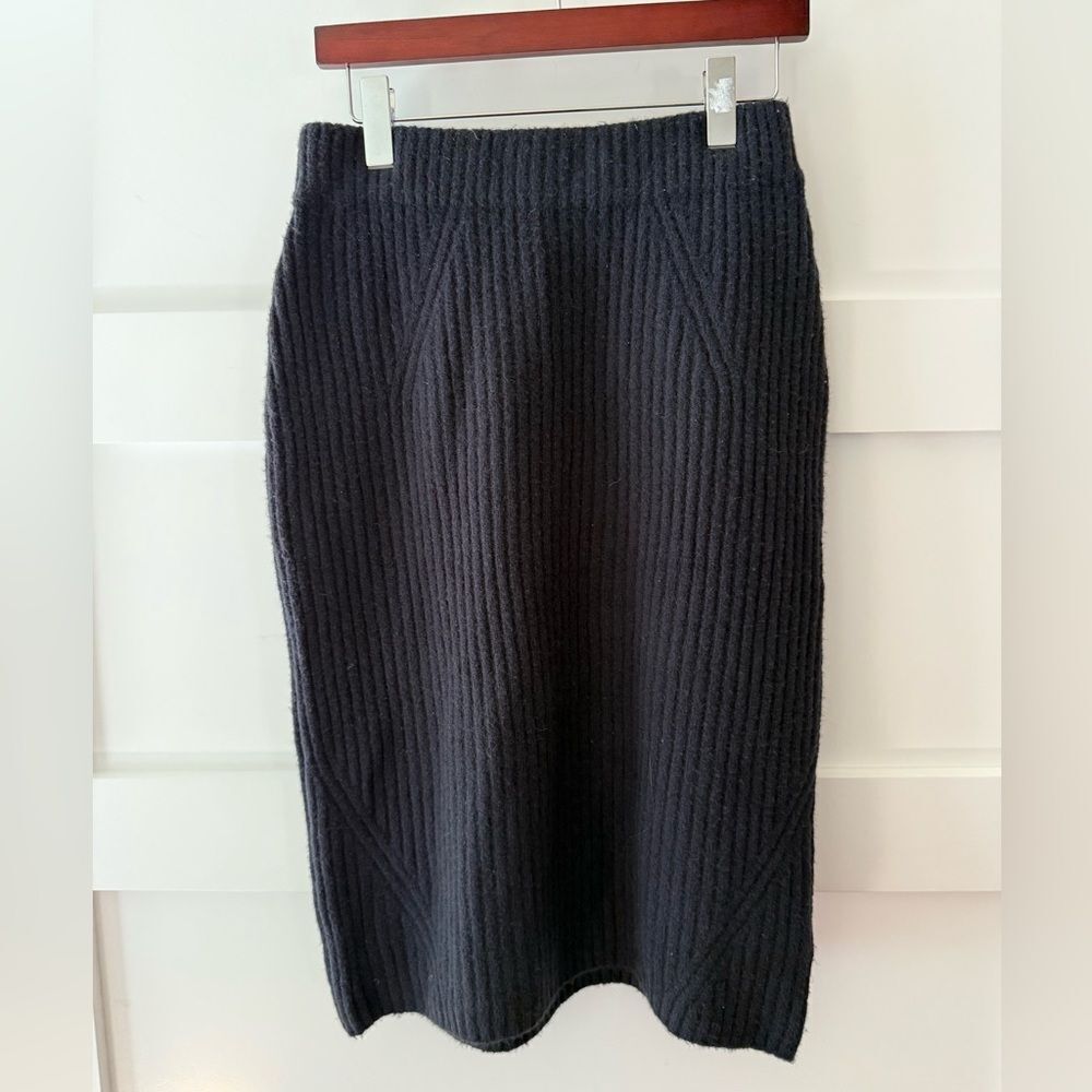 Daily Ritual Elegant Black Ribbed Knit Sweater Skirt